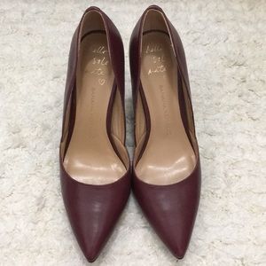 Maroon pointy pumps